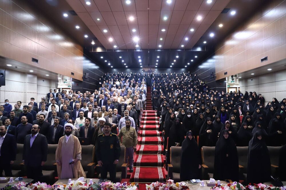 تجلیل از فعالان حوزه جمعیت در استان قم