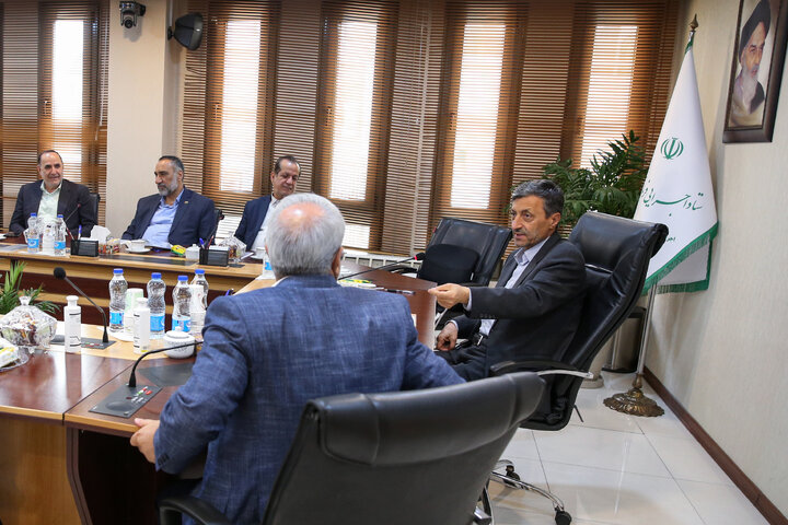 جلسه رییس ستاد اجرایی فرمان امام با مدیرعامل و اعضای هیئت مدیره مخابرات