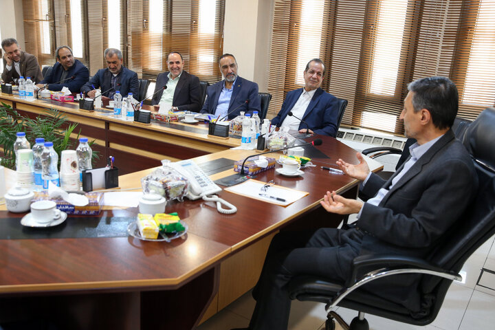 جلسه رییس ستاد اجرایی فرمان امام با مدیرعامل و اعضای هیئت مدیره مخابرات