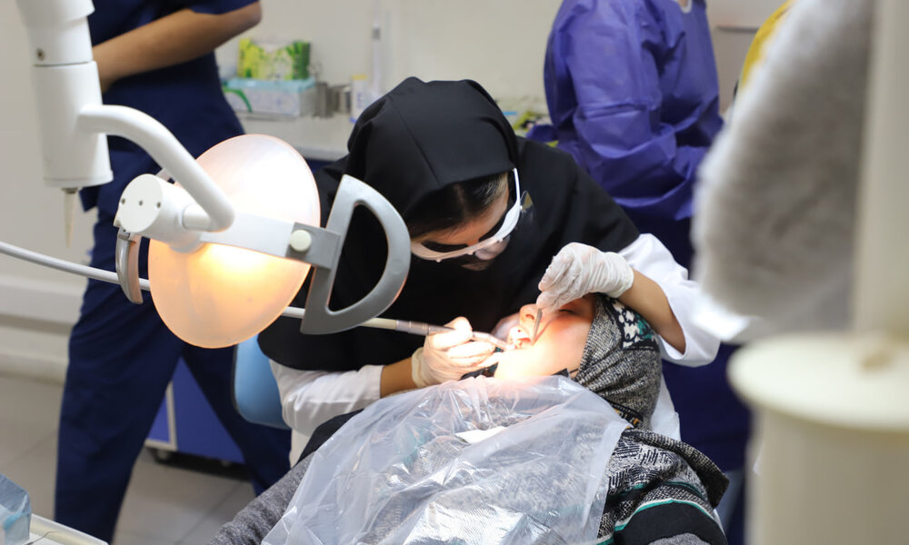 برگزاری طرح جهادی "نهضت طبابت" با ارائه خدمات پزشکی و دندانپزشکی به افراد کم برخوردار