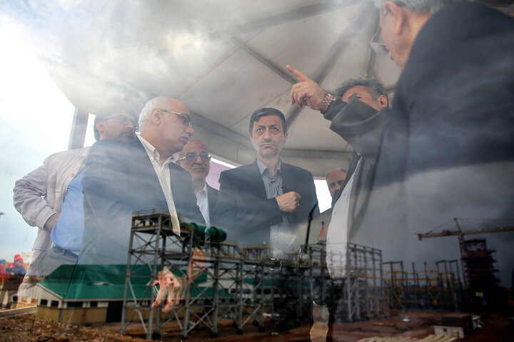 بازدید فتاح رییس ستاد اجرایی فرمان امام از کارخانه در حال ساخت قند شهدای دزفول