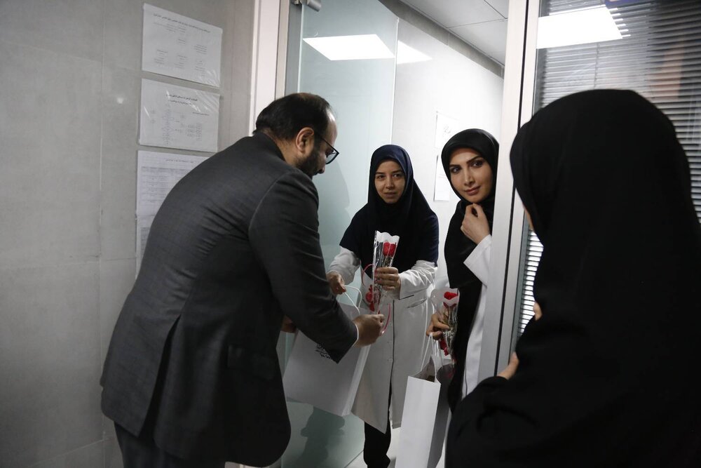 تجهیز مراکز ناباروری در استانهای کمبرخوردار کشور/ هشدار نسبت به آسیبهای سقوط در چاله جمعیتی