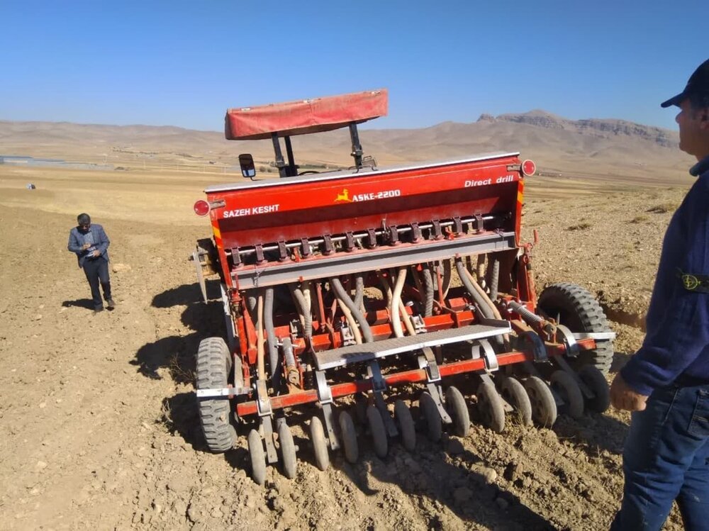 بازدید از منطقه دیمزار هفشجان و بررسی روند کشت و رعایت اصول دیمکاری