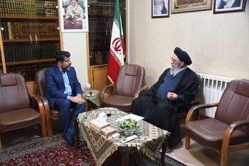 دیدار دکتر رضوان اصغری مدیر کل ستاد اجرایی فرمان حضرت امام (ره) استان اصفهان با آیت الله طباطبایی نژاد امام جمعه و نماینده ولی فقیه در استان اصفهان 