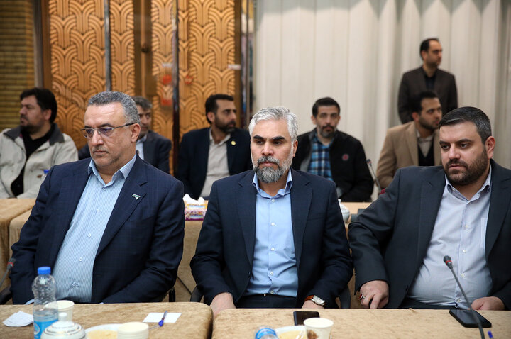 نشست صمیمی کارکنان بنیاد برکت با رئیس ستاد اجرایی فرمان امام
