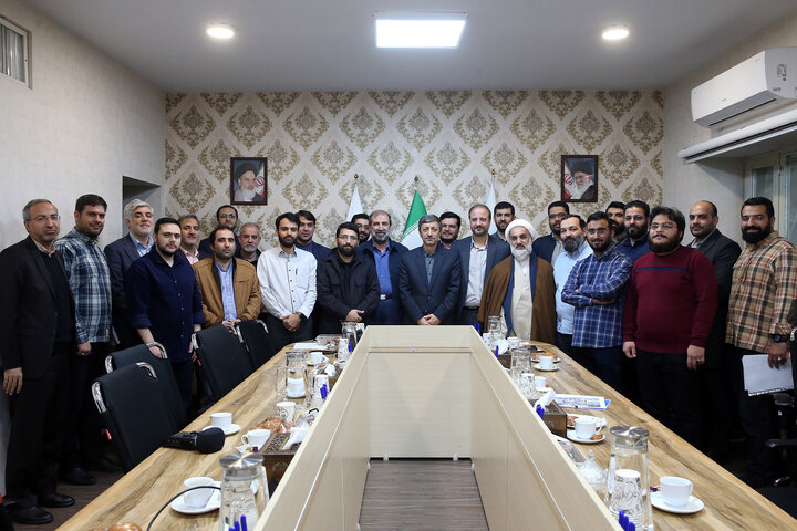 جلسه رئیس ستاد اجرایی فرمان امام با مدیران بنیاد احسان