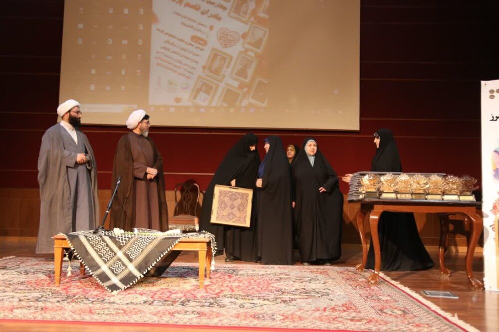 برگزاری همایش بزرگ نشان افتخار مادری و پویش ملی لبخند احسان در آستانه