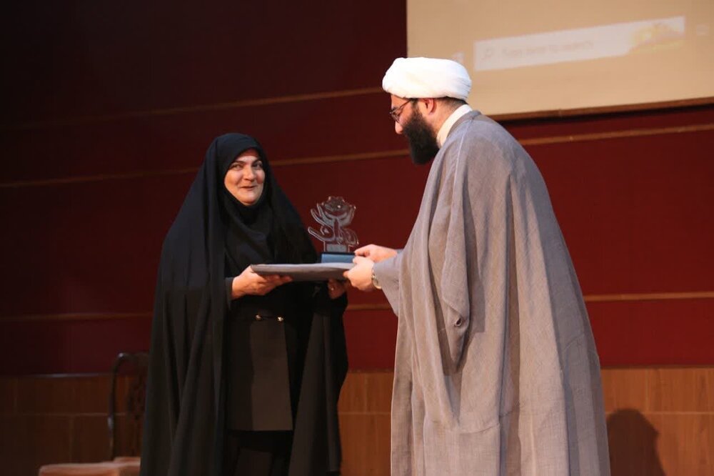 برگزاری همایش بزرگ نشان افتخار مادری و پویش ملی لبخند احسان در آستانه