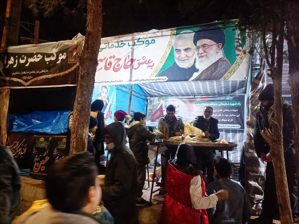 اعزام خادمین موکب "به عشق حاج قاسم " از شهرستان سرایان به کرمان اعزام خادمین موکب "به عشق حاج قاسم " از شهرستان سرایان به کرمان