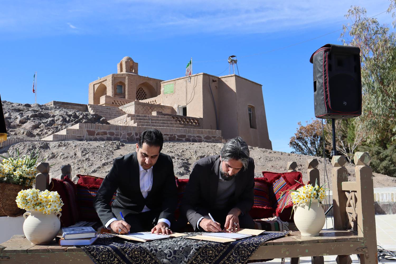 حمایت بنیاد برکت از نرگس کاران شهرستان خوسف در خراسان جنوبی