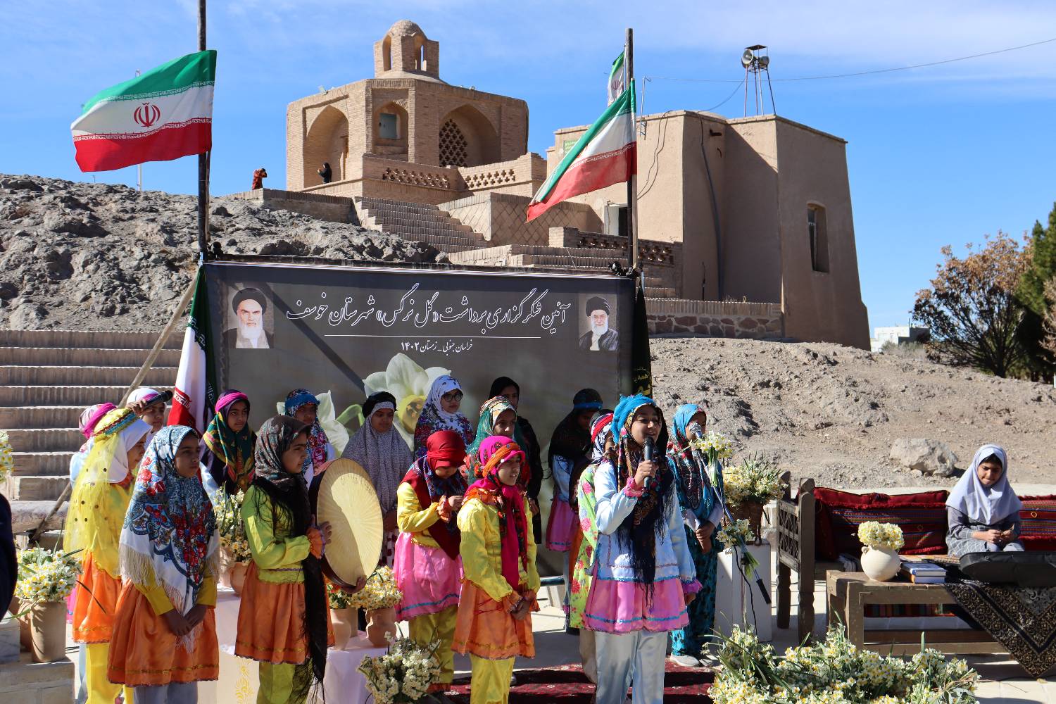 حمایت بنیاد برکت از نرگس کاران شهرستان خوسف در خراسان جنوبی