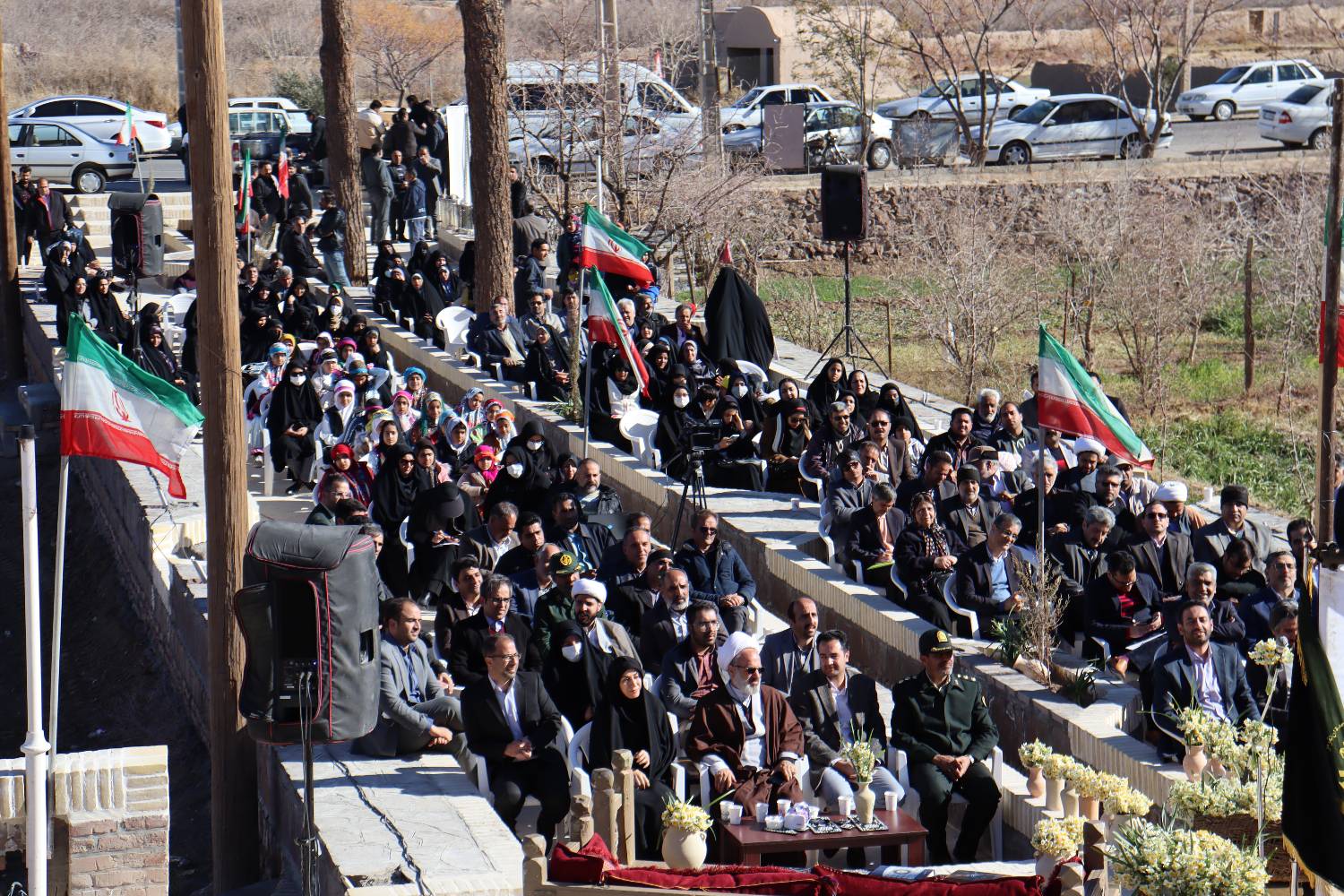 حمایت بنیاد برکت از نرگس کاران شهرستان خوسف در خراسان جنوبی