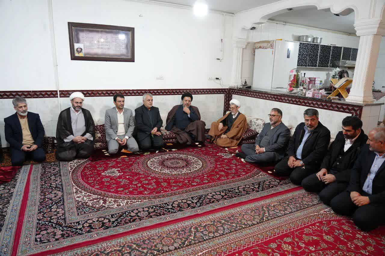 اهدای بسته «لبخند مادری» به خانواده دارای فرزند سه قلو لرستانی