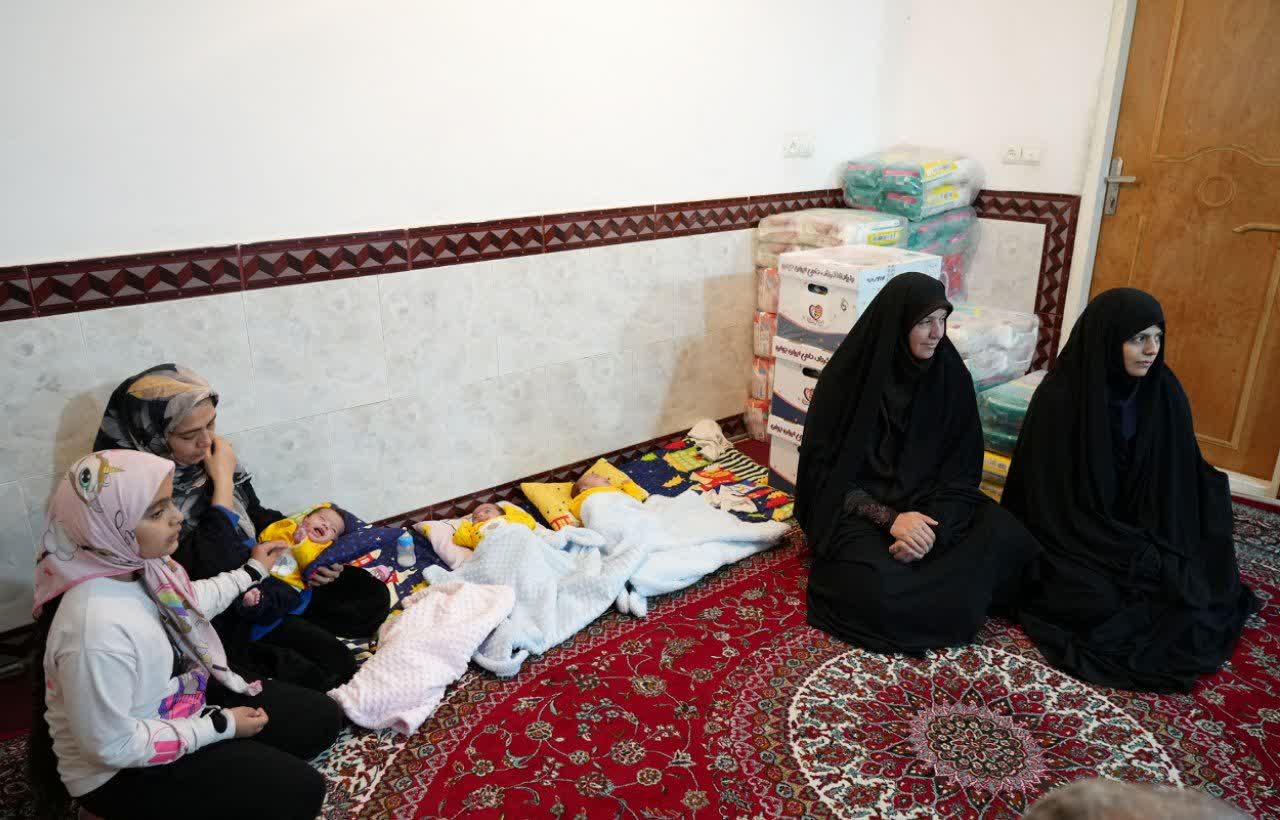 اهدای بسته «لبخند مادری» به خانواده دارای فرزند سه قلو لرستانی