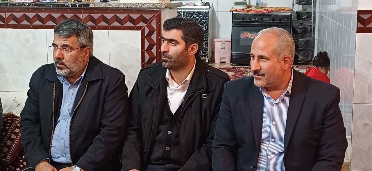 اهدای بسته «لبخند مادری» به خانواده دارای فرزند سه قلو لرستانی