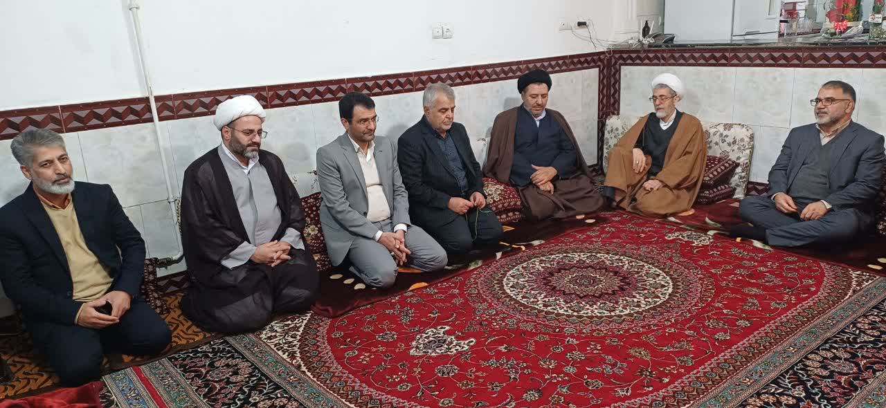 اهدای بسته «لبخند مادری» به خانواده دارای فرزند سه قلو لرستانی