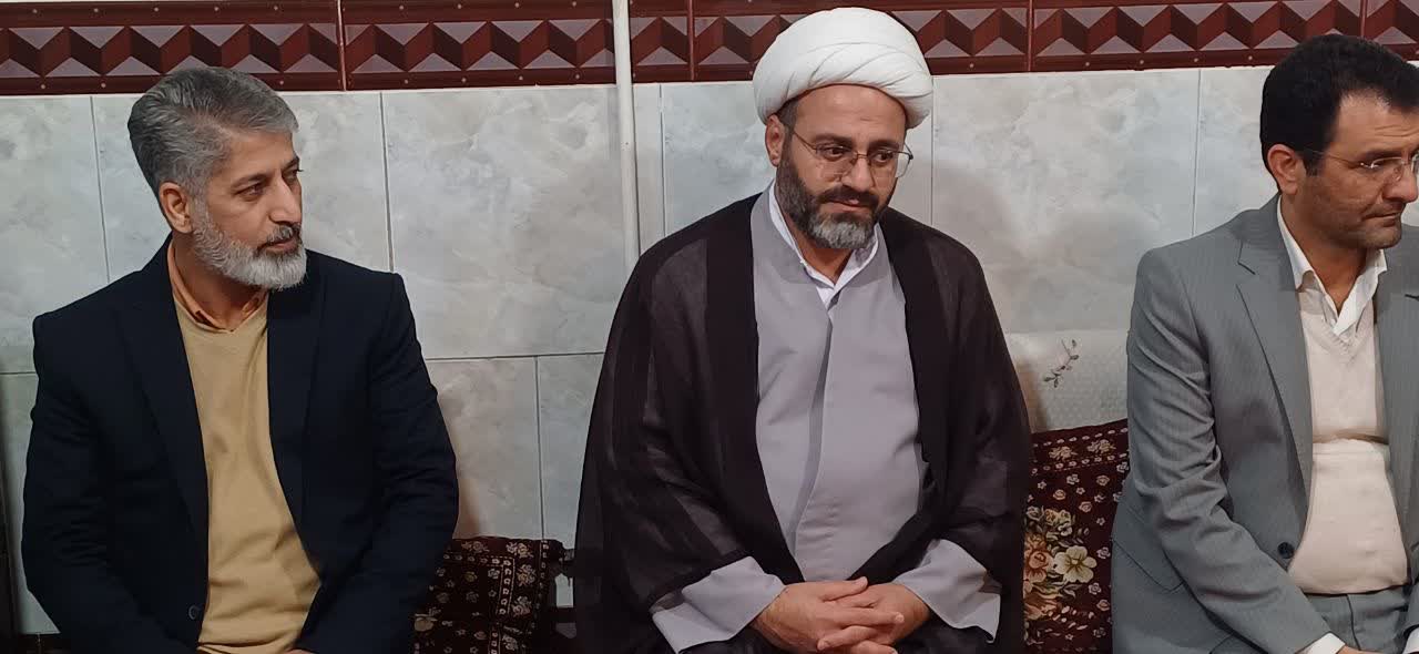 اهدای بسته «لبخند مادری» به خانواده دارای فرزند سه قلو لرستانی