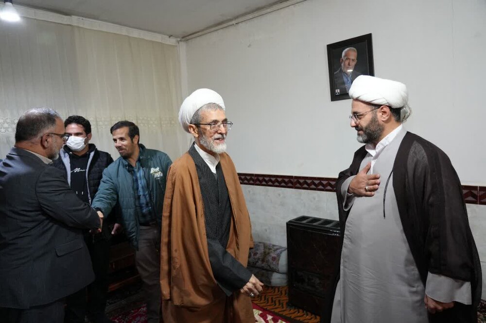 اهدای بسته «لبخند مادری» به خانواده دارای فرزند سه قلو لرستانی