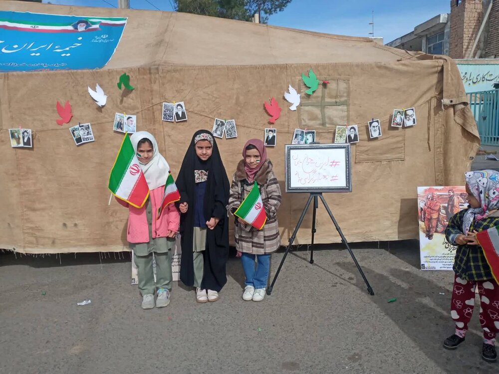 برپایی خیمه های ایران جوان در مراسم راهپیمایی ۲۲ بهمن در خراسان جنوبی