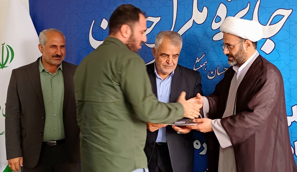 فعالان عرصه احسان و نیکوکاری ستاد اجرایی لرستان تجلیل شدند