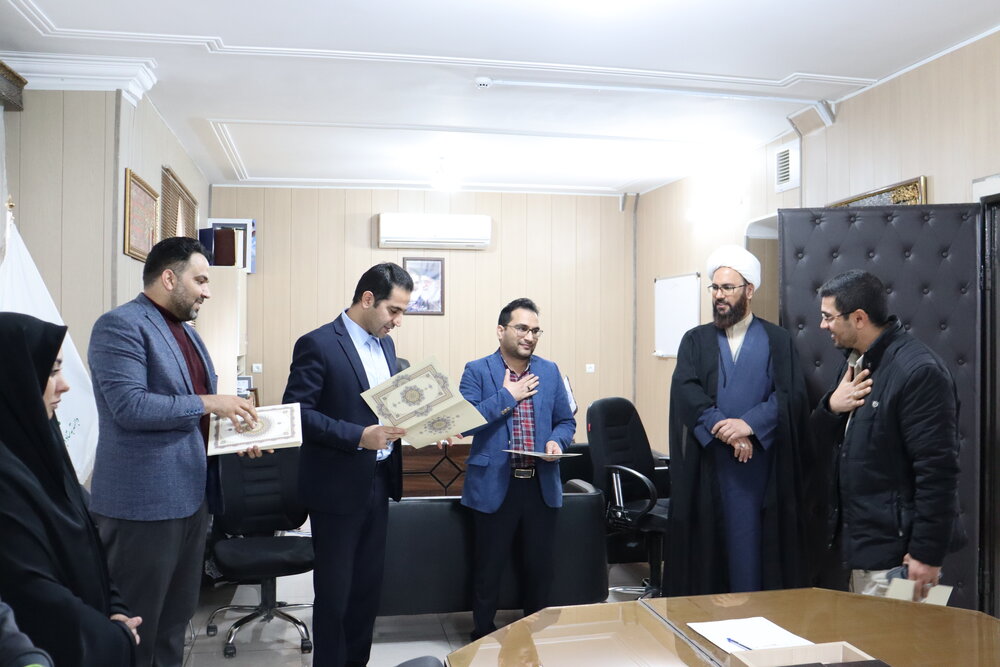 اهدای جایزه ملی احسان به همت بنیاد احسان ستاد اجرایی فرمان امام در خراسان جنوبی