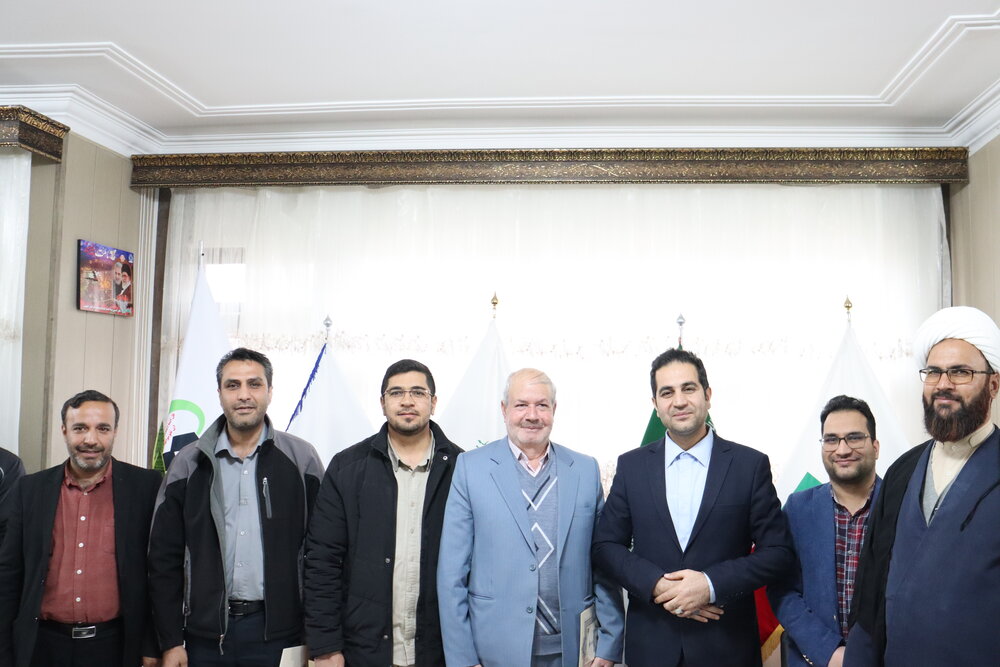 اهدای جایزه ملی احسان به همت بنیاد احسان ستاد اجرایی فرمان امام در خراسان جنوبی