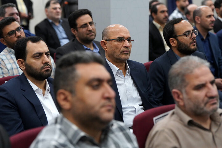 مراسم تجلیل از مقام کارگران شاغل در گروه ستاد اجرایی فرمان امام