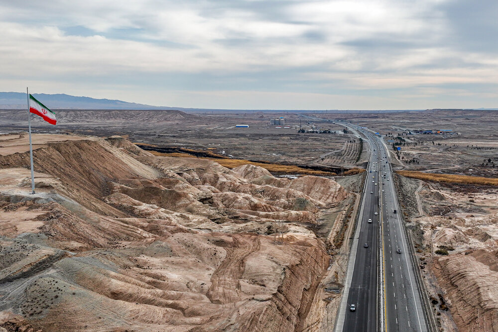 بازدید رئیس ستاد اجرایی فرمان امام از منطقه ویژه اقتصادی ری