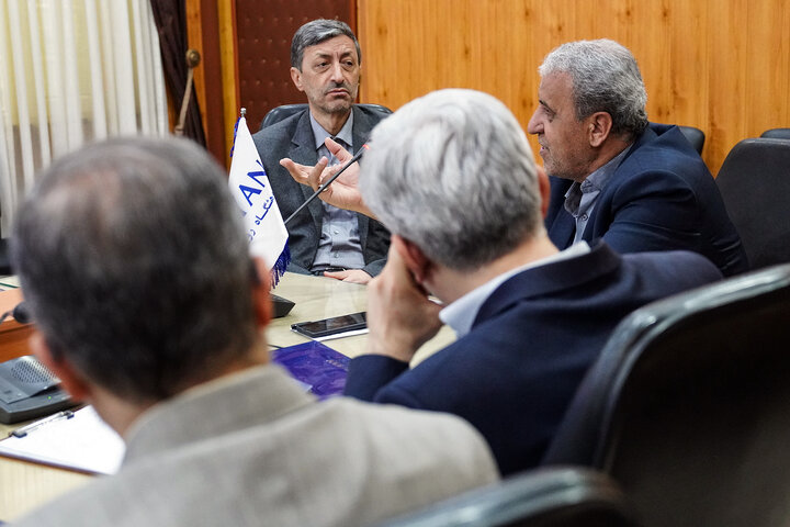 بازدید رئیس ستاد اجرایی فرمان امام از پژوهشگاه رویان