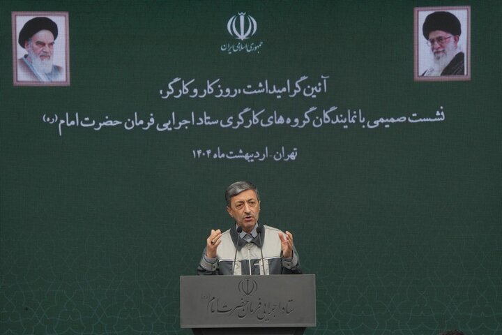 گزارش تصویری /نشست صمیمی سید پرویز فتاح، رئیس ستاد اجرایی فرمان امام با نمایندگان گروه‌های کارگری ستاد اجرایی فرمان امام