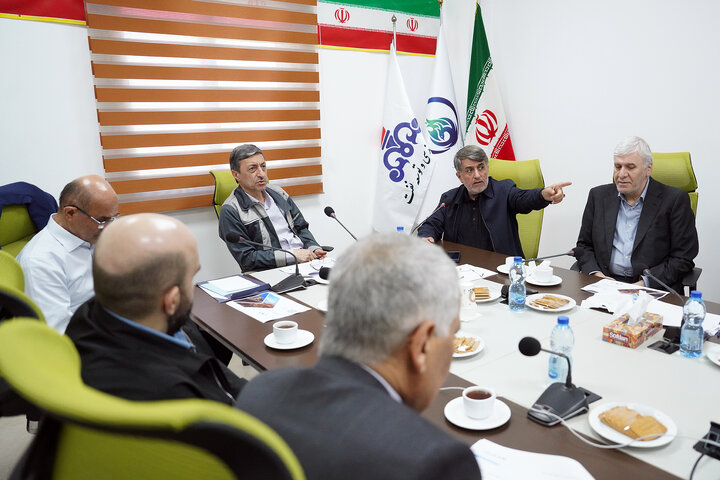 بازدید سید پرویز فتاح رئیس ستاد اجرایی فرمان امام از میدان نفتی مشترک یاران