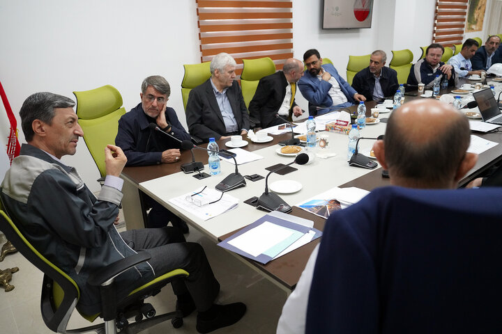 بازدید سید پرویز فتاح رئیس ستاد اجرایی فرمان امام از میدان نفتی مشترک یاران