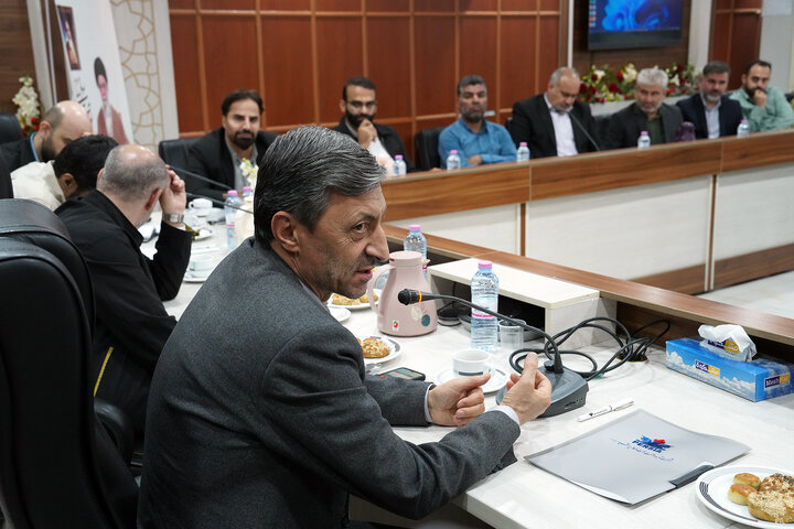 نشست سید پرویز فتاح رئیس ستاد اجرایی فرمان امام با مدیران ستاد مستقر در استان خوزستان