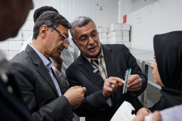 آیین رونمایی از ٢٣ محصول دارویی جدید در گروه سلامت و دارویی برکت
