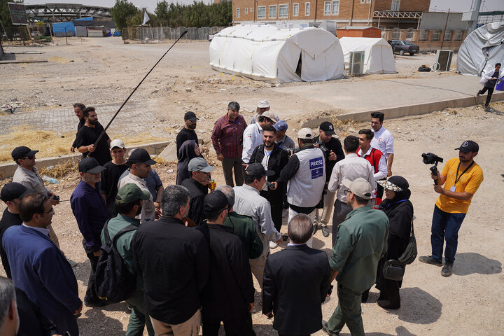 بازدید فتاح از روند خدمت‌رسانی ستاد اجرایی فرمان امام در مرز مهران