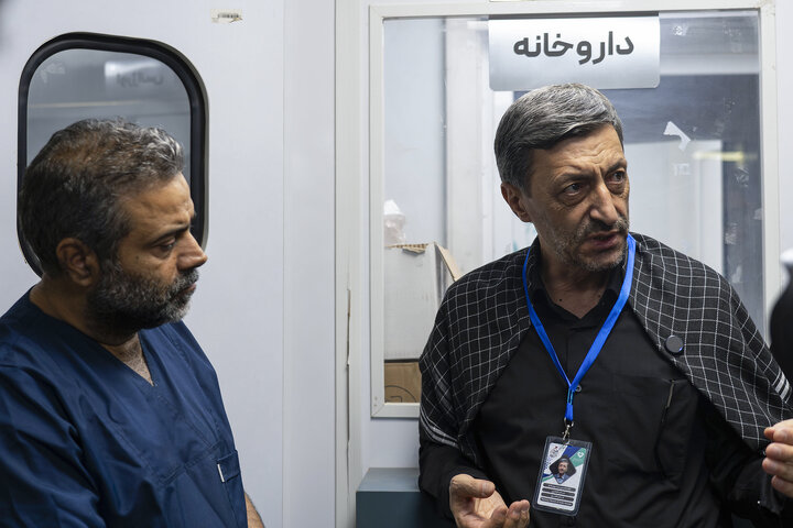 ویدئو/ بازدید رئیس ستاد اجرایی فرمان امام از روند خدمت‌رسانی بیمارستان سیار برکت در عمود ۹۸۹