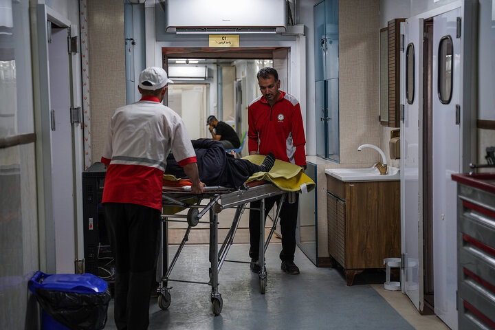 بازدید فتاح از خدمت‌رسانی بیمارستان سیار برکت در طریق الحسین