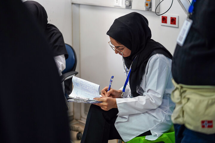 بازدید فتاح از خدمت‌رسانی بیمارستان سیار برکت در طریق الحسین