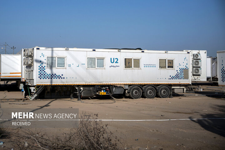 از نگاه رسانه/ خدمت‌رسانی بیمارستان سیار برکت در عمود ۹۸۹ به زائران اربعین حسینی