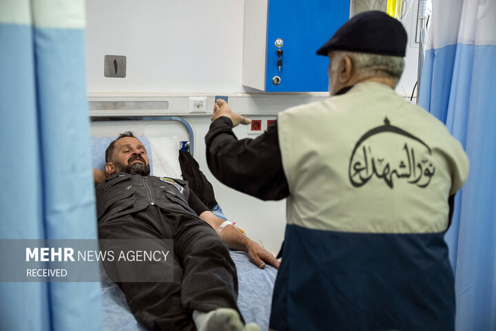 از نگاه رسانه/ خدمت‌رسانی بیمارستان سیار برکت در عمود ۹۸۹ به زائران اربعین حسینی