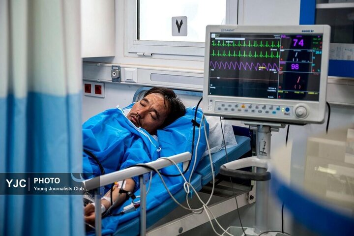 از نگاه رسانه/ خدمت‌رسانی بیمارستان سیار برکت در عمود ۹۸۹ به زائران اربعین حسینی