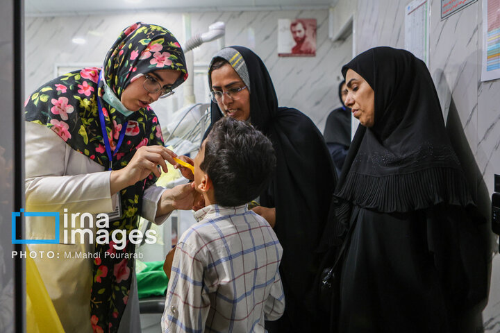 از نگاه رسانه/ خدمت‌رسانی بیمارستان سیار برکت در عمود ۹۸۹ به زائران اربعین حسینی