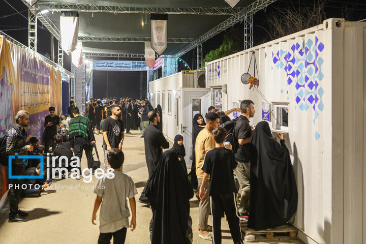 از نگاه رسانه/ خدمت‌رسانی بیمارستان سیار برکت در عمود ۹۸۹ به زائران اربعین حسینی