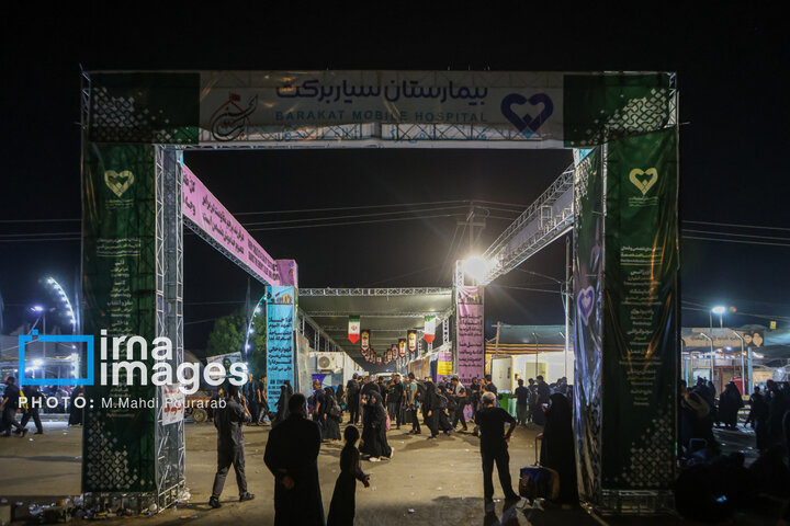 از نگاه رسانه/ خدمت‌رسانی بیمارستان سیار برکت در عمود ۹۸۹ به زائران اربعین حسینی