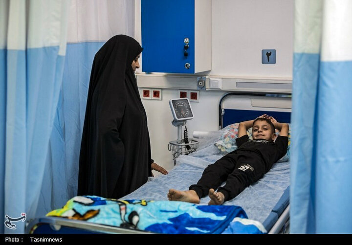 از نگاه رسانه/ خدمت‌رسانی بیمارستان سیار برکت در عمود ۹۸۹ به زائران اربعین حسینی