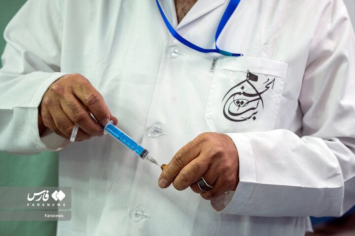 از نگاه رسانه/ خدمت‌رسانی بیمارستان سیار برکت در عمود ۹۸۹ به زائران اربعین حسینی