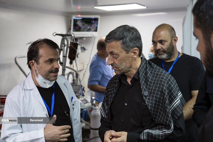 از نگاه رسانه/ خدمت‌رسانی بیمارستان سیار برکت در عمود ۹۸۹ به زائران اربعین حسینی