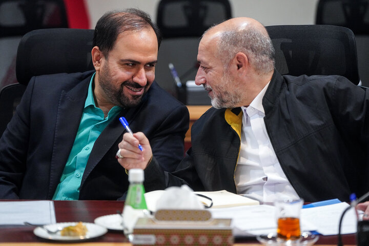 بررسی عملکرد شرکت‌های تولید نیروی برق آبادان و اروند