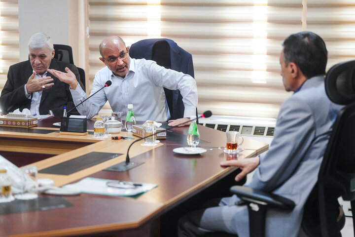 بررسی عملکرد شرکت‌های تولید نیروی برق آبادان و اروند