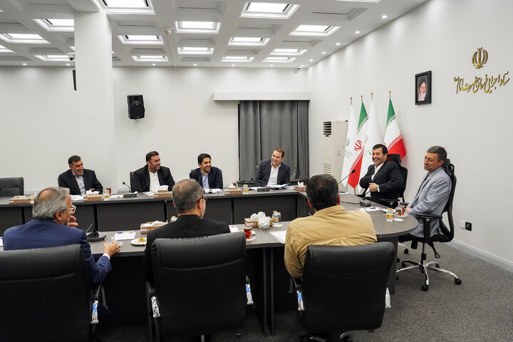 دیدار وزیر ورزش و جوانان با رئیس ستاد اجرایی فرمان امام